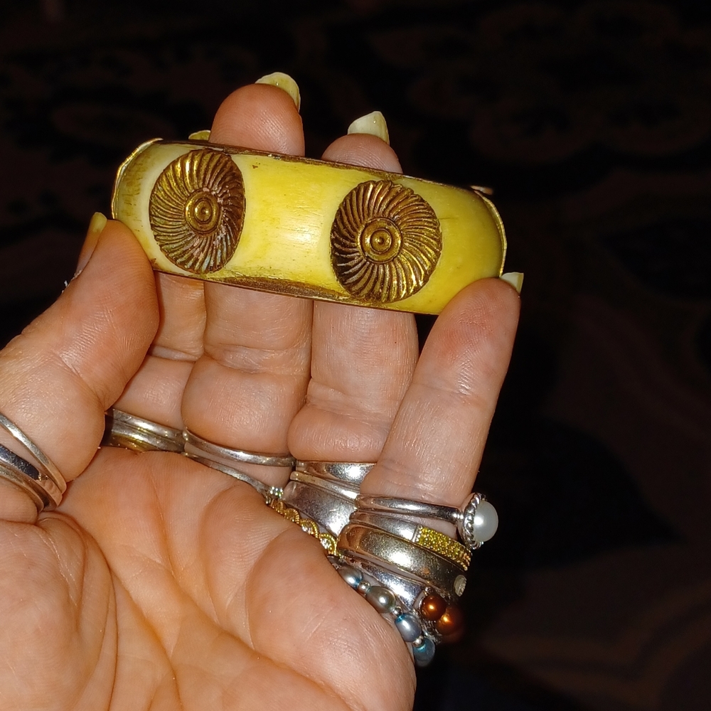 Vintage Bangle Bracelet - Picture 4 of 5